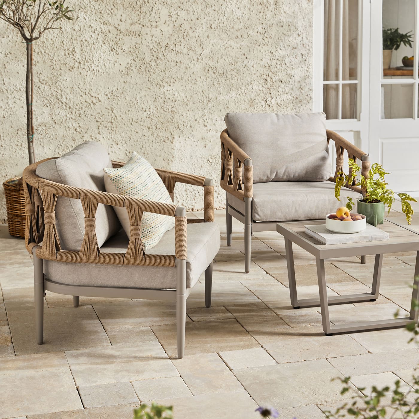 Your Guide: to Outdoor Furniture Care and Maintenance